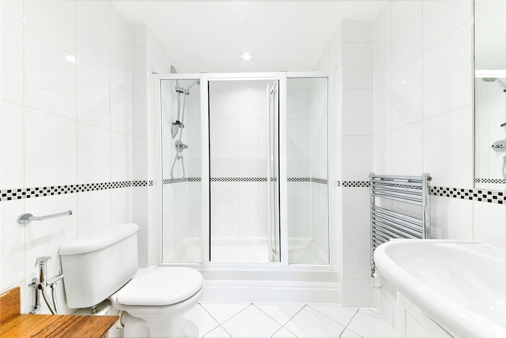 Immaculate 2-bed House in Earls Court W14