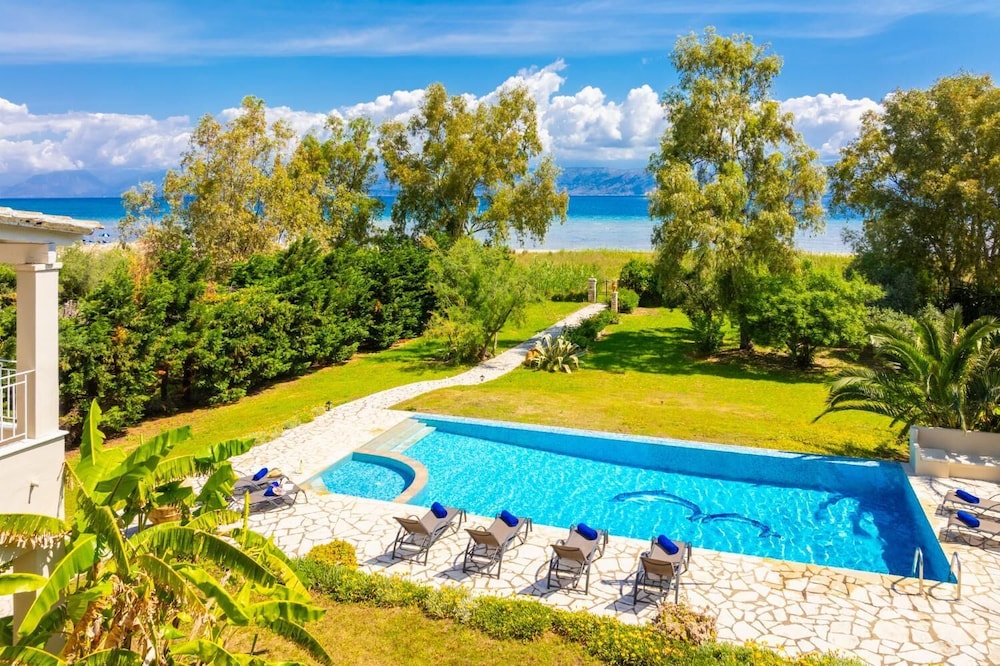 Ormos Beach House in Apraos