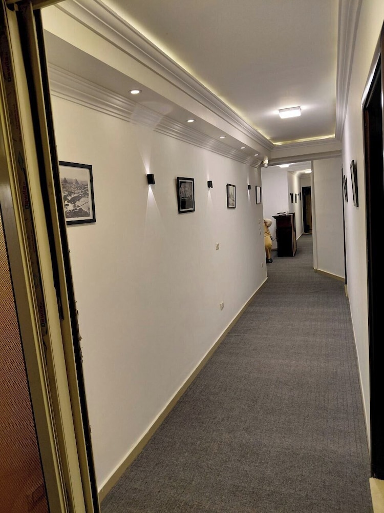 Pearl pyramids Inn