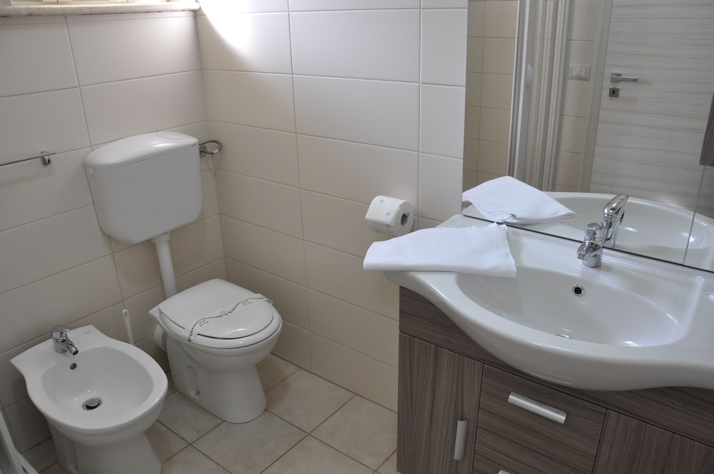 Villa Rahal en Racalmuto — bathroom