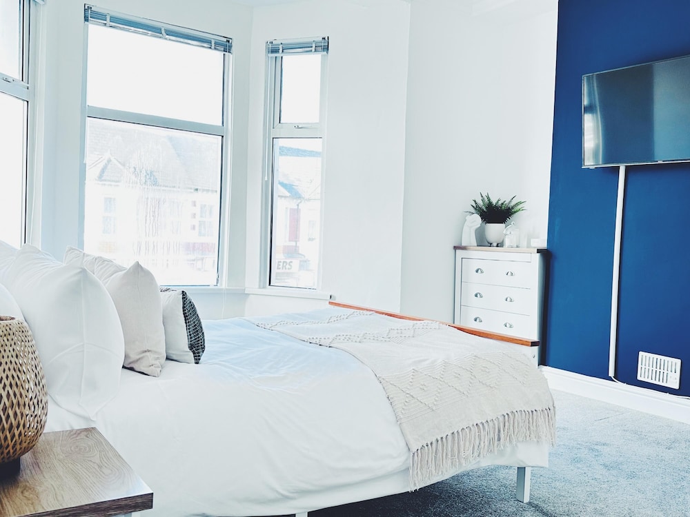 Spacious 3-bedroom Home in Newport Dive Into City Living at 96 Caerleon Road view 2