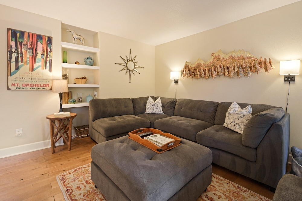 Abbot House 4 2 Bedroom Condo