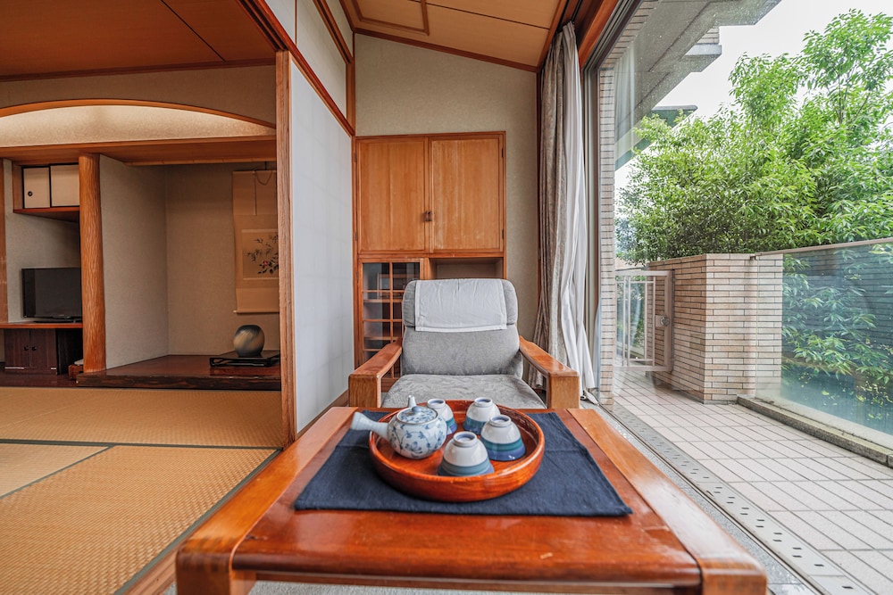 E JOY INN-ATAMI view 5