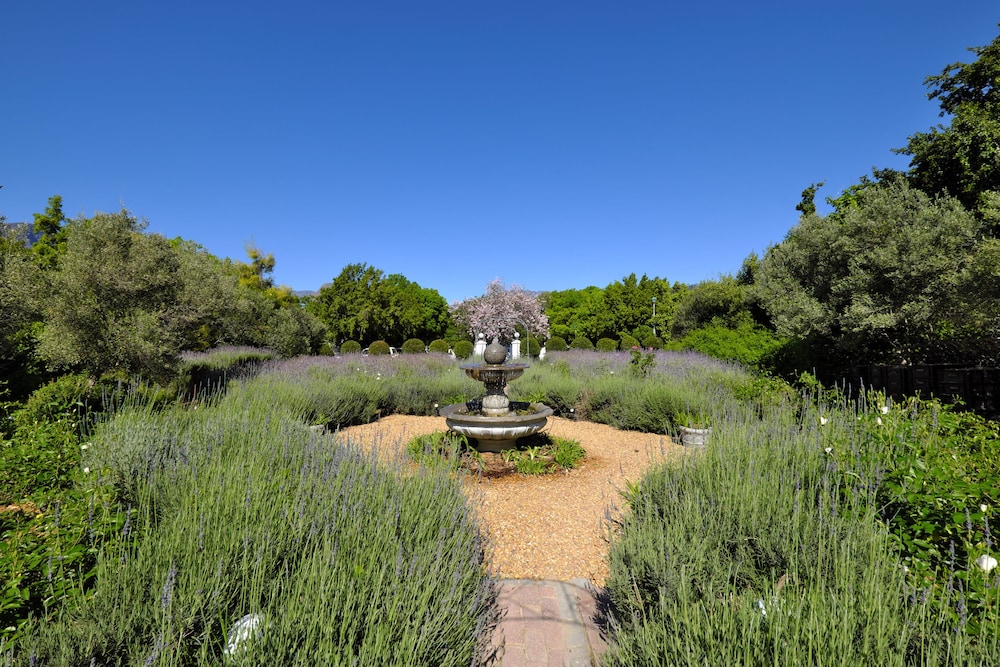 Chapter House Boutique Hotel 4