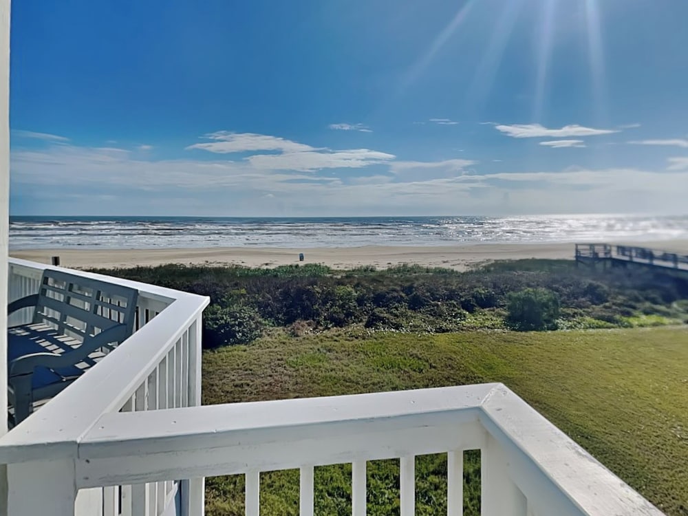Beachfront Dolphin by Ryson Vacation Rentals