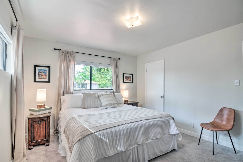 Page Vacations - Mid-century Page Retreat w/ Lake Powell Views! - Property Image 3