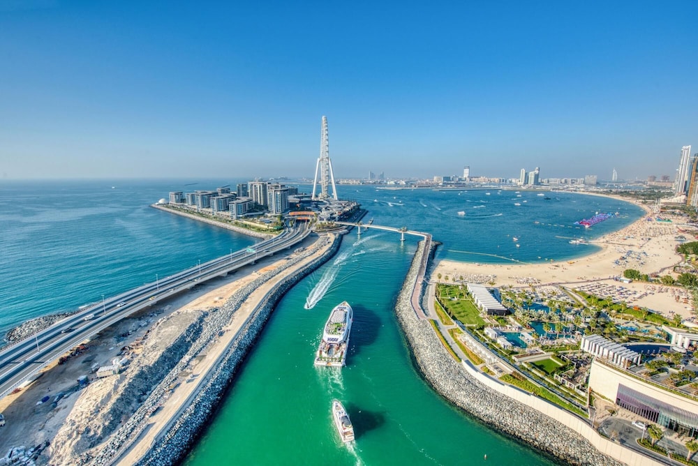 Exclusive Sea View Apartment on the Arabian Gulf