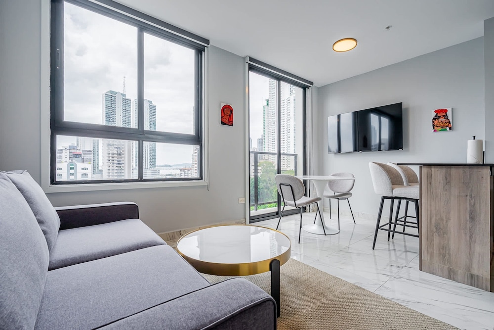 w Situated 1BR w Beautiful View in Calle 50