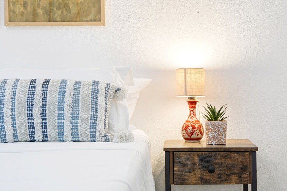 Beautiful 2 BR Apartment - Bright and Spacious