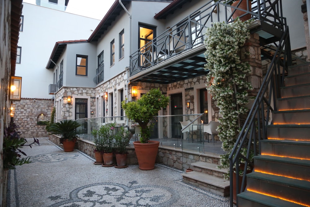 Magnificent Studio Flat Patio FIREZYA