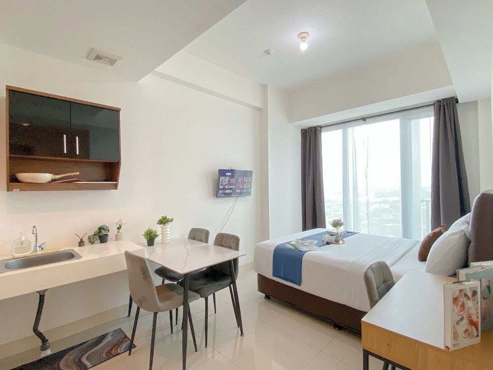 Spacious And Modern Studio Apartment Tree Park City Bsd