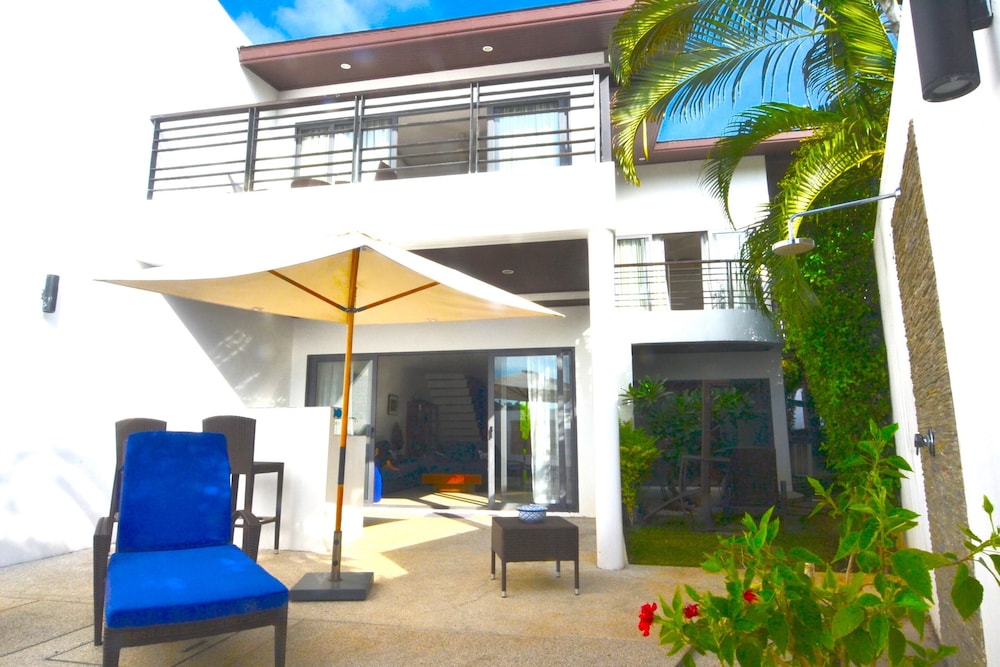 Modern Tropical Villa view 5