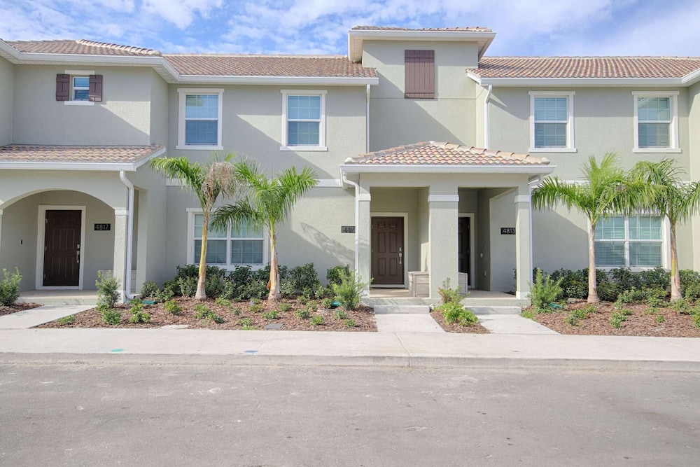 4721 Storey Lake - Image 1