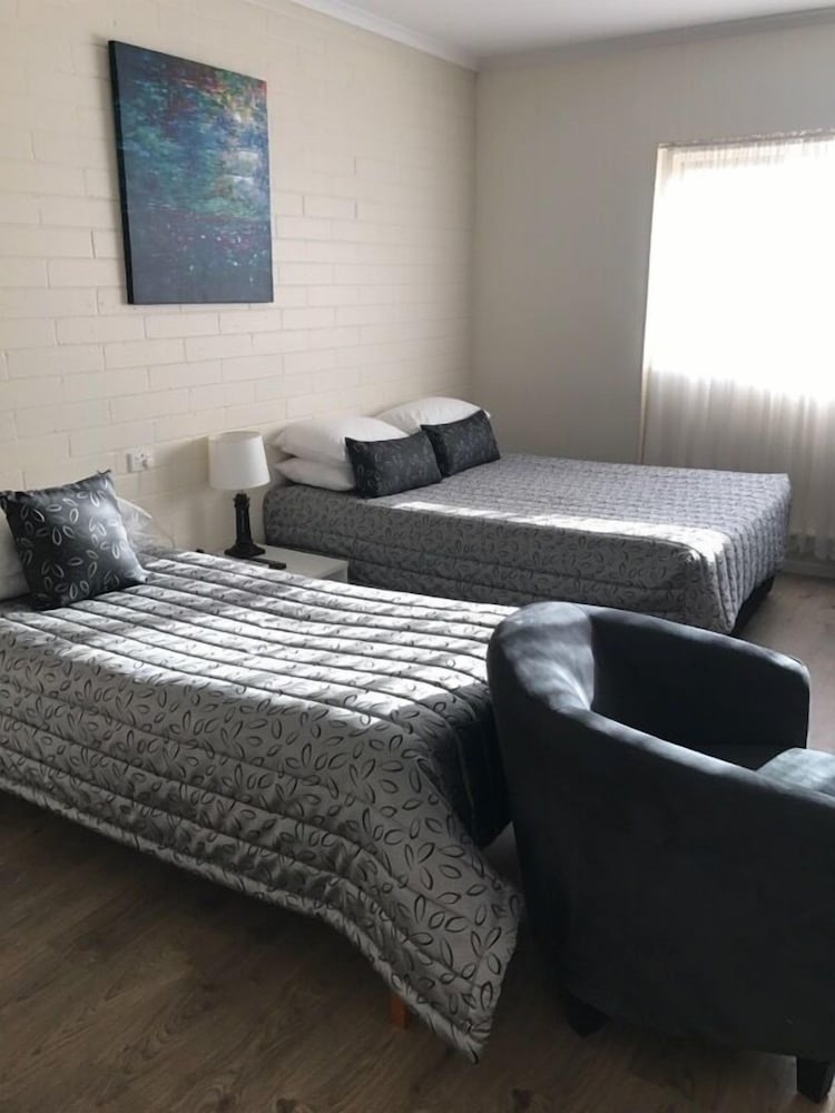 Pampas Motel - Property Image 1