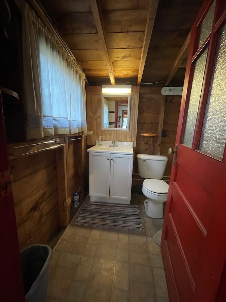 Swallow - Limit 4 2 Bedroom Cottage by RedAwning view 5