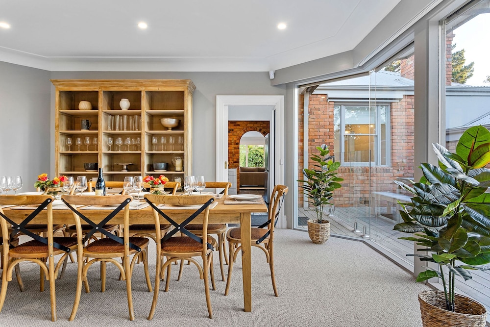 Tranquil Estate With Pool Heated Spa Gardens