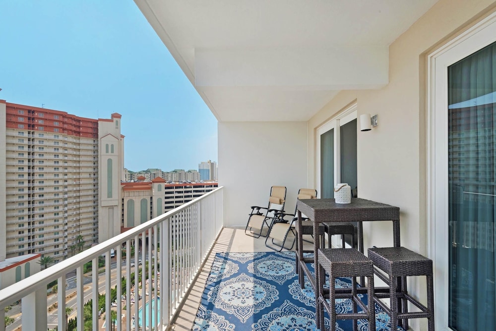 Laketown Wharf 1326 view 4