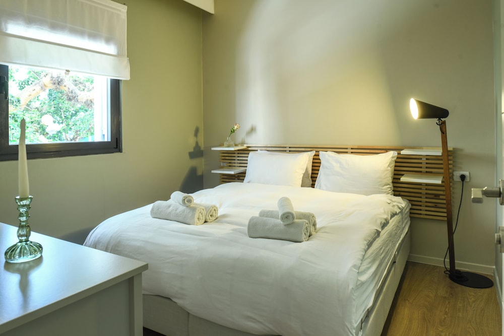 Elegant 1BR Dizengoff Apt by Sea N' Rent view 4