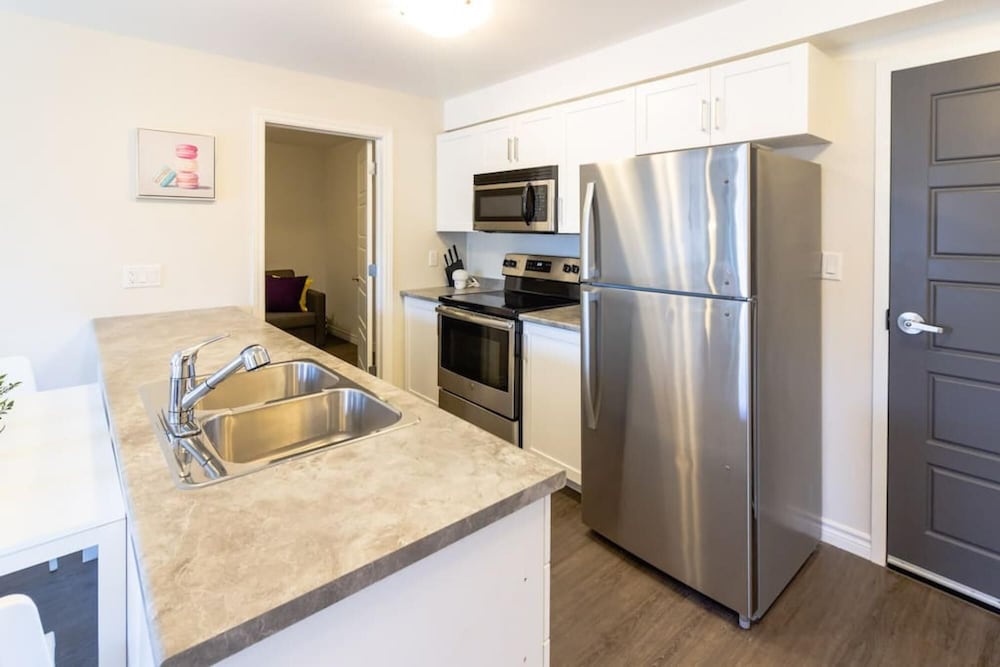 Saint John Vacations - Newly Renovated Condo w Prking Near UNB Patio - Property Image 11