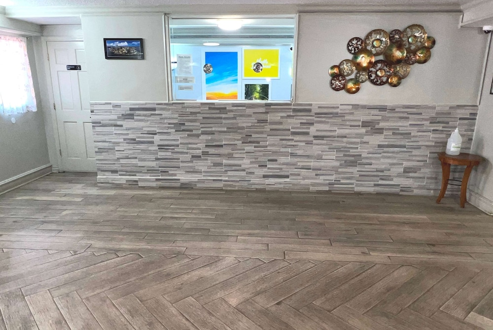 Days Inn by Wyndham Birmingham/West view 4