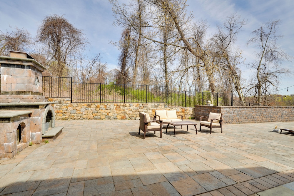 Outdoor Entertainment Areas: Spacious Katonah Gem!