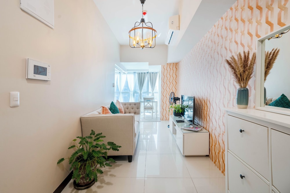 Uptown Park Suites Tower 1