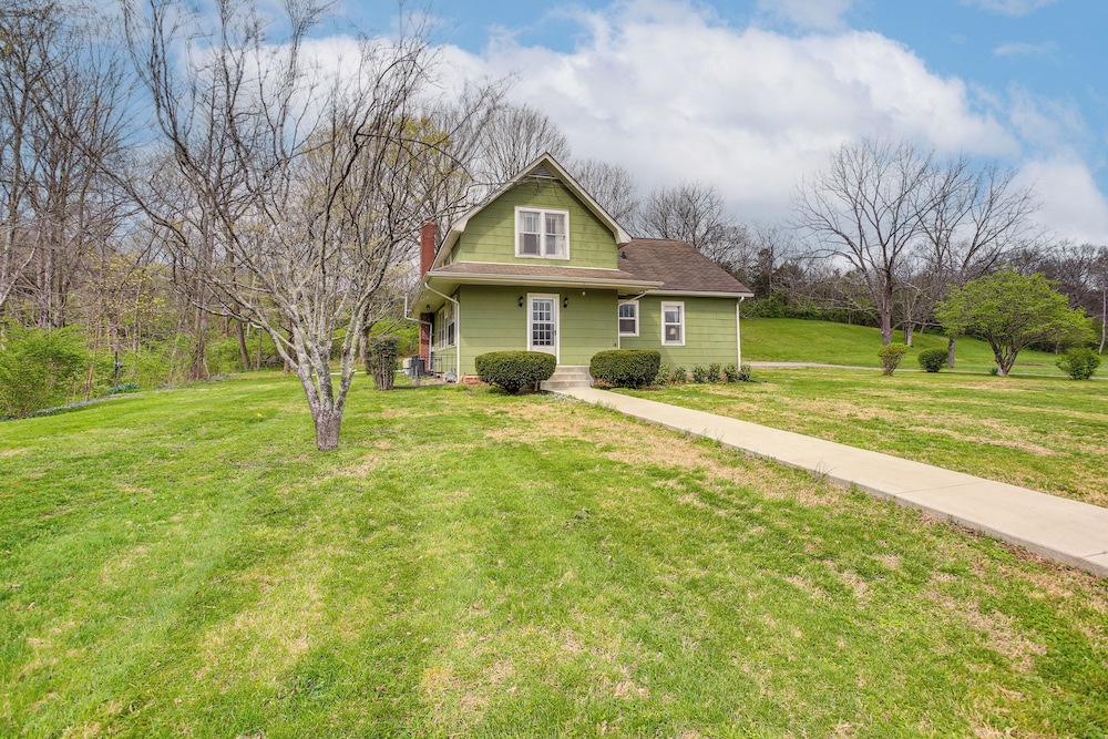 4 Mi to Dtwn: Goodlettsville Getaway w/ Yard