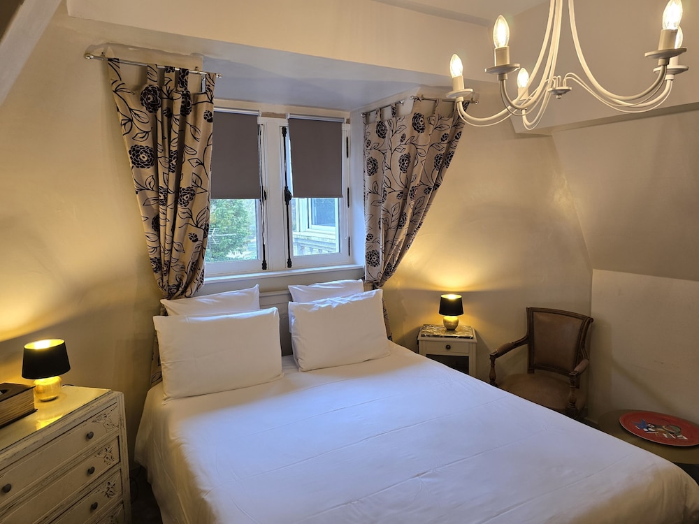 Castel Bayeux Guesthouse