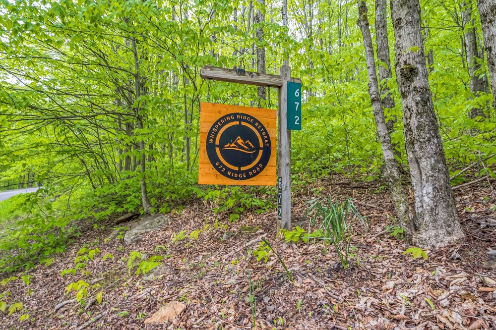 Modern Mountain Retreat Near Dolly Sods & Skiing 3 Bedroom Home