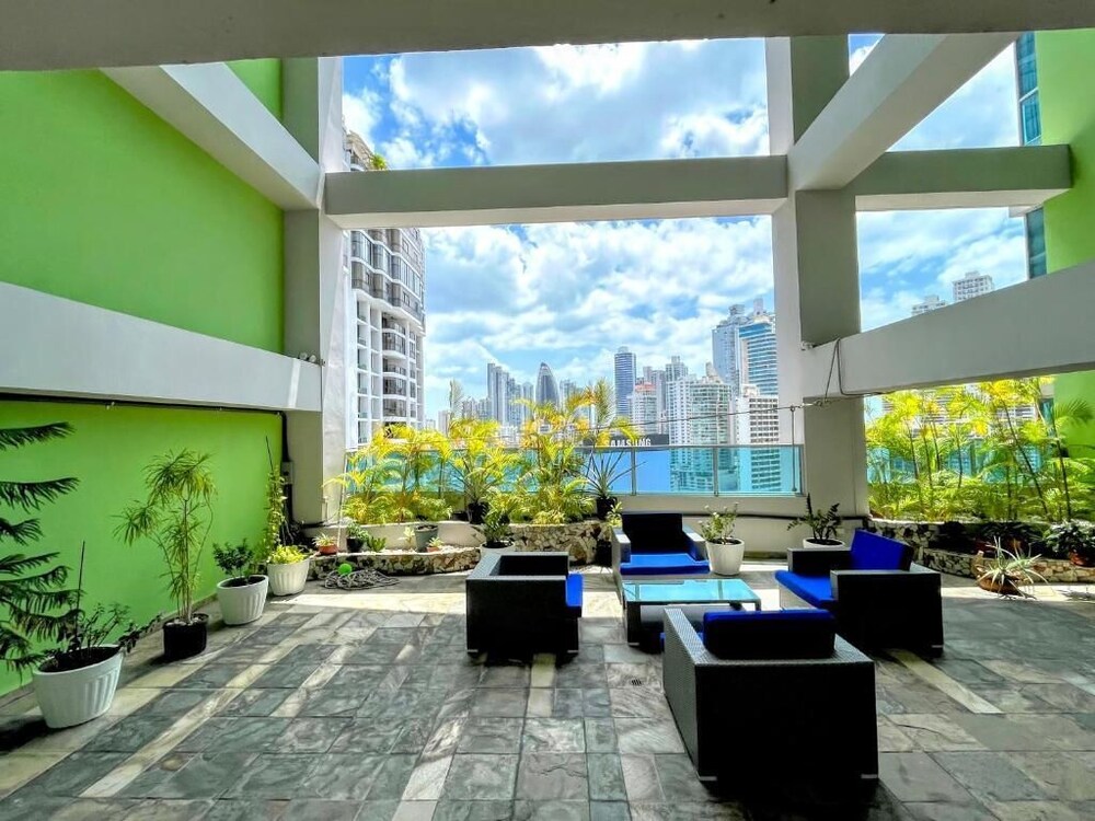 1 BDR apartment on Balboa Avenue