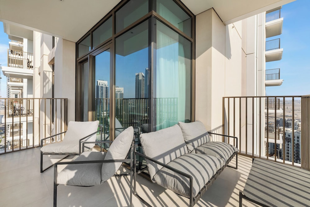 Serene 1BR Escape with Burj Khalifa View