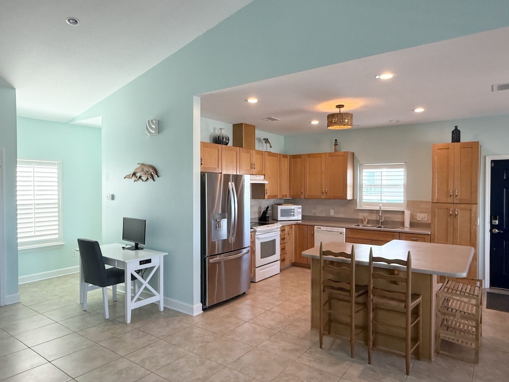 Seaside Bungalow 1 Bedroom Home