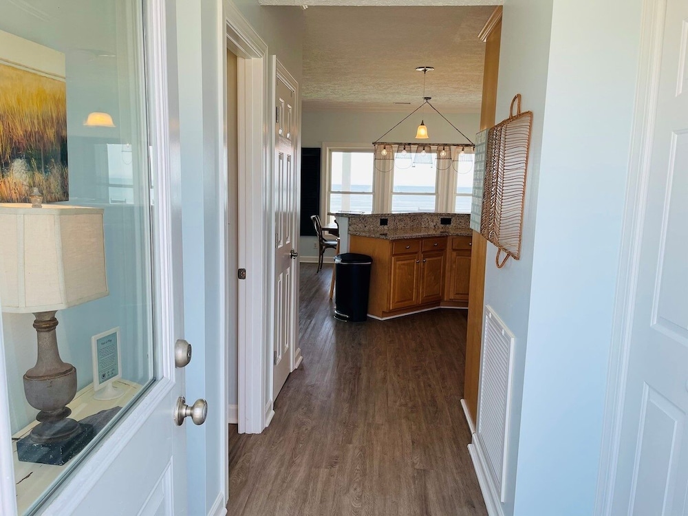 Sunny Times 4 Bedroom Home by RedAwning