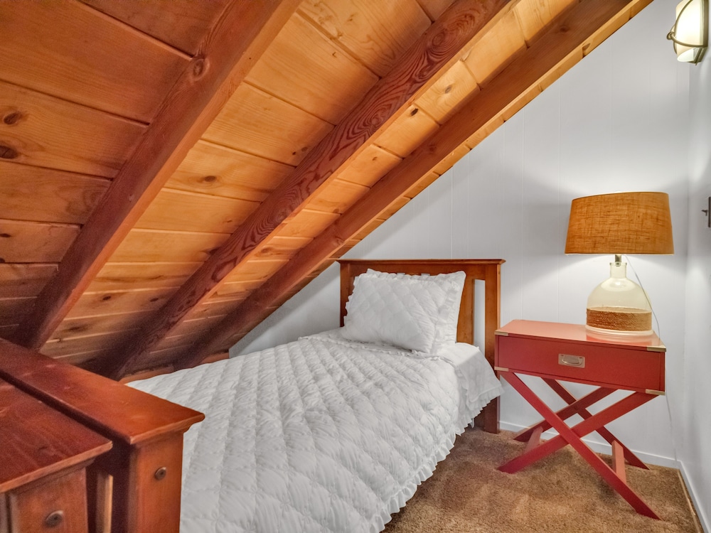 851h Tahoe Classic Cabin Near The Beach 2 Bedroom Cabin