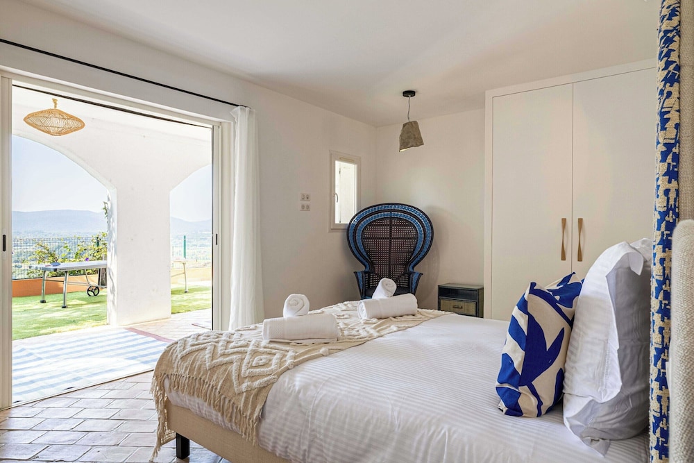 Charming Flat in a Provencal Villa - 2p view 2