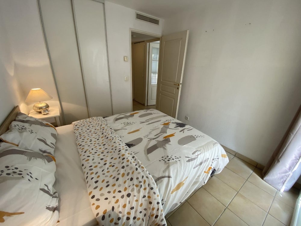 One Bedroom Apartment in the Center of Cannes a few Steps From the Beaches and the Conference Center - 2005