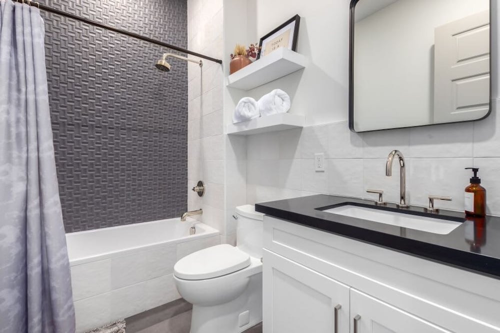 LUX Penthouse Old Town Walkable Gym Mtn Views
