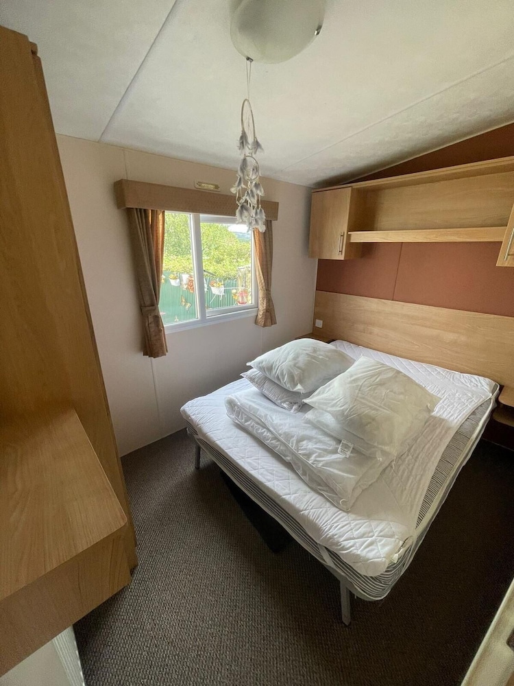 3 Bedroom Caravan - Sleeps 6, Pool & Garden