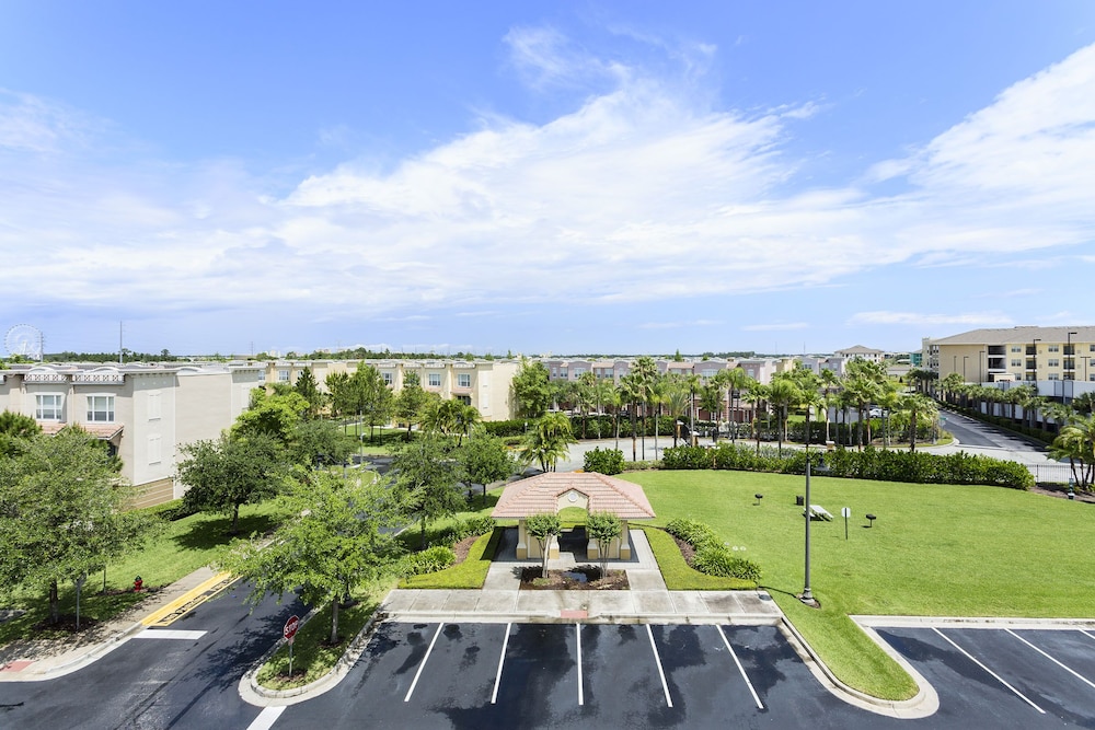 Condo W/view of New Orlando Eye!near Attractions