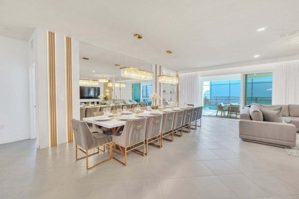 10 Bed 8 Bath Villa Gamesroom & Pool 16284saint 10 Bedroom Villa
