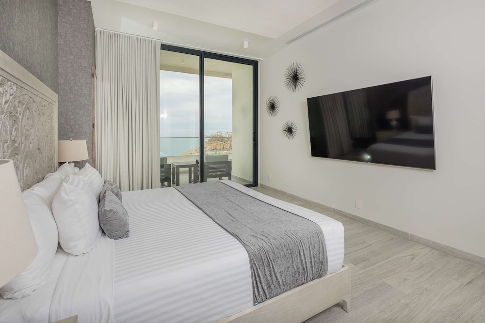Waves Views Luxury 3BR Oceanfront Condo