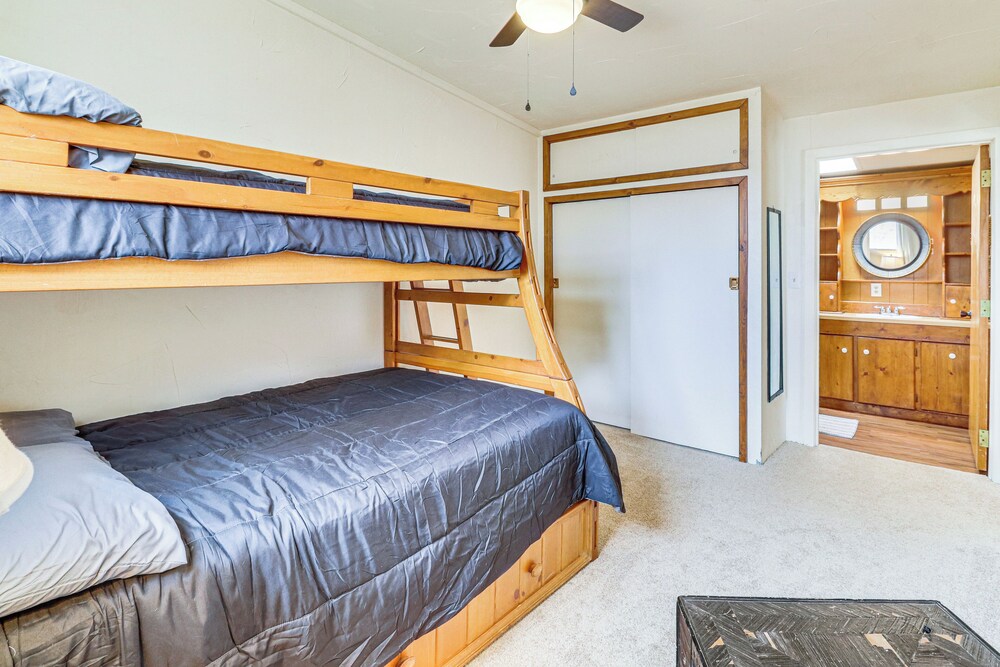 Half-mi to Jemez Hot Springs: Cozy Cabin Getaway!