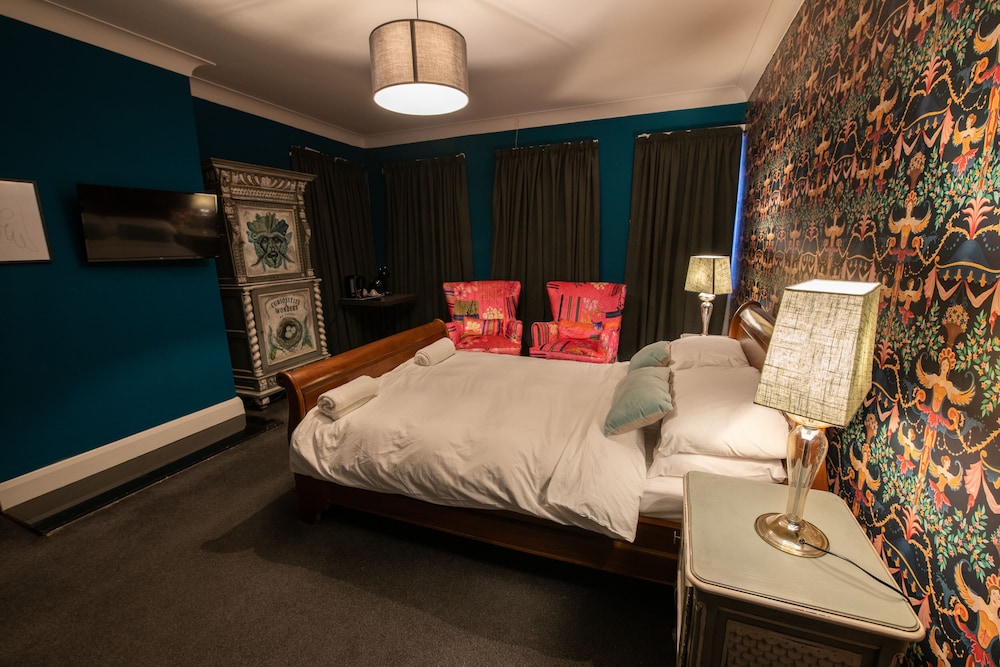 Luxury 5-bedroom Town House in Brook Green Central London