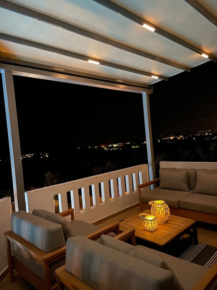 Villa Cook With Pool and Terraces With sea Views