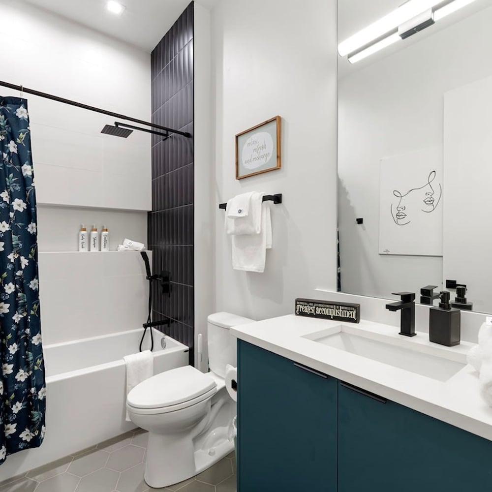 Chic River North Condo 2BR 2BA With Private Balcony