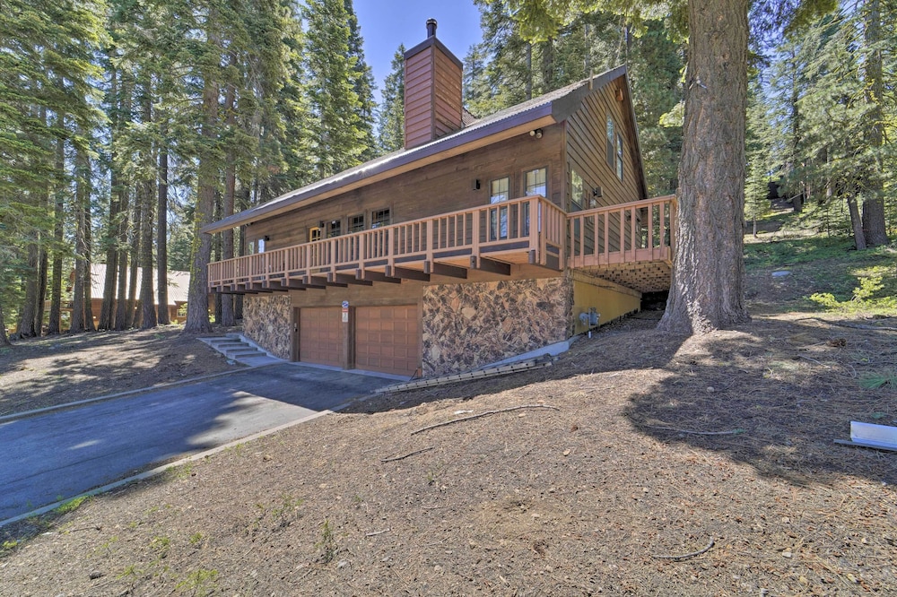 Wraparound Deck & Pool Access: Truckee Cabin view 5