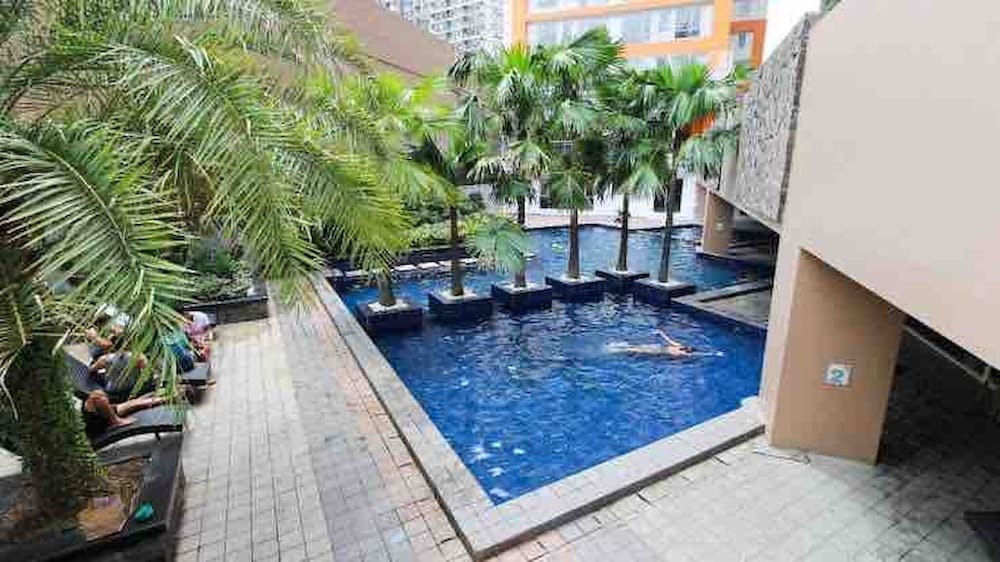 Cozy 1BR Condo in Mandaluyong City With City Skyline View