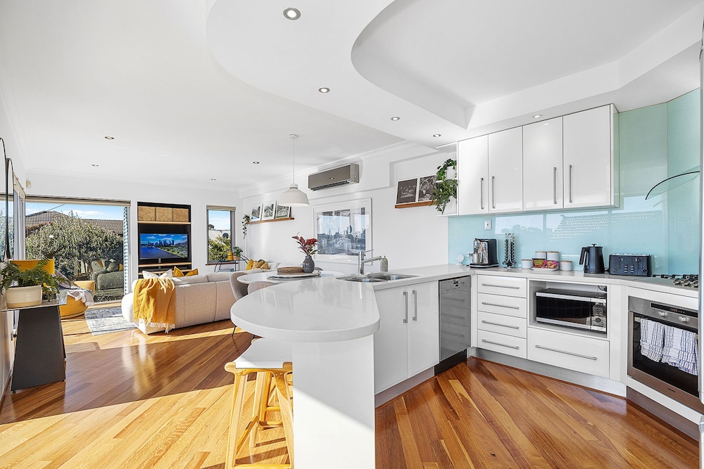Designer Luxury 3brd - Epic Views - South Perth