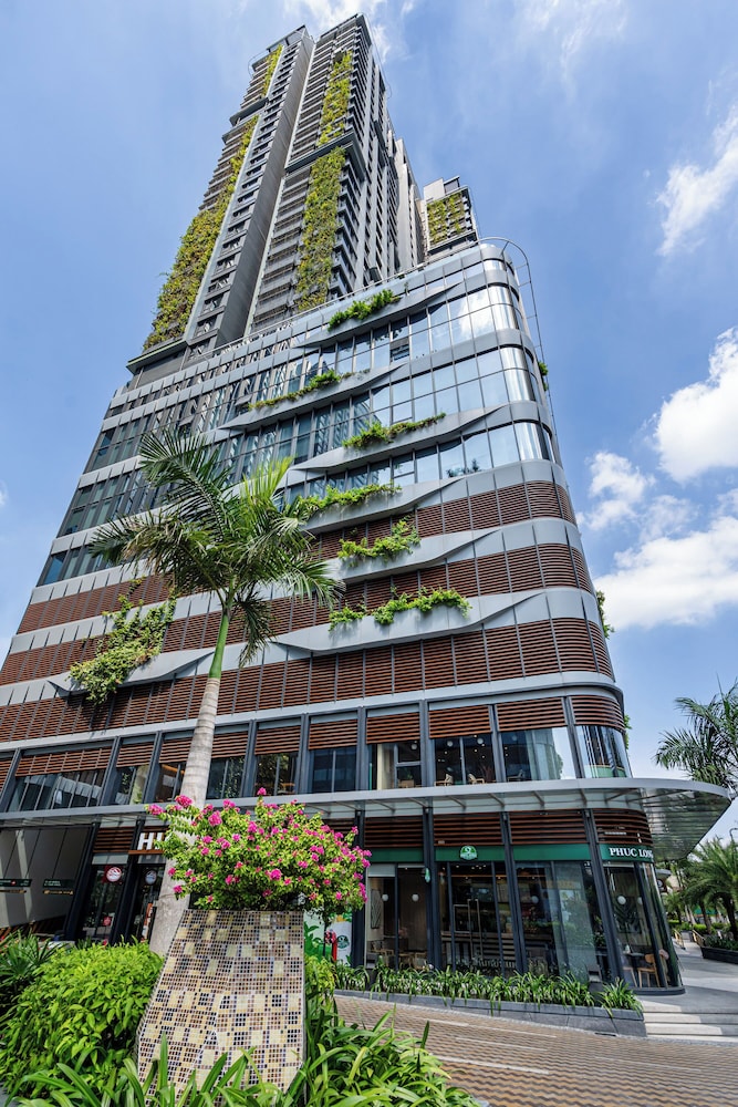 Lumiere Riverside by TrueStay