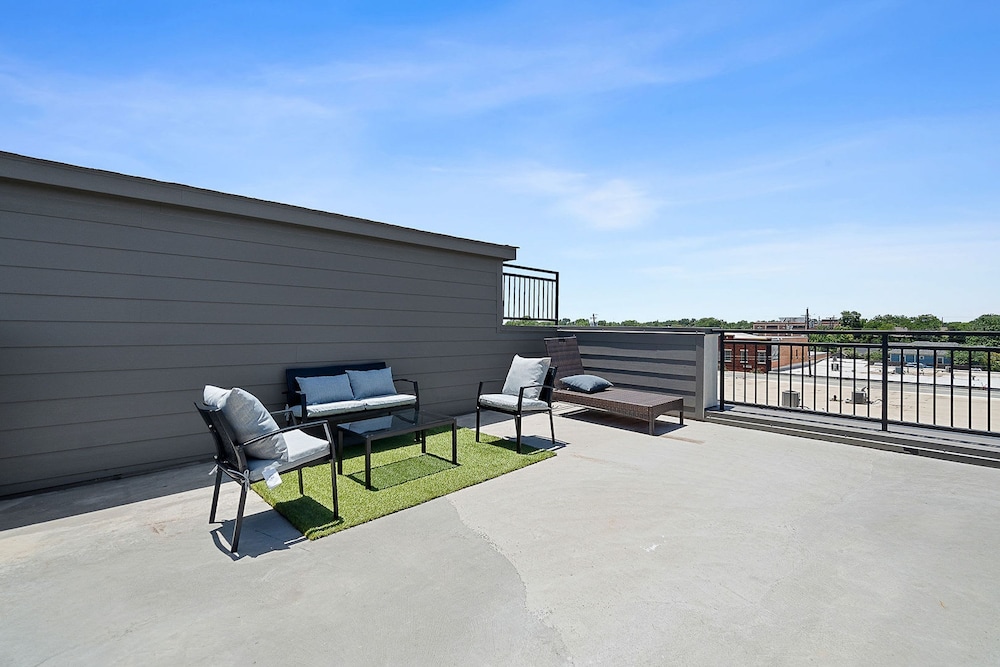 Modern Townhome Rooftop Backyard Garage